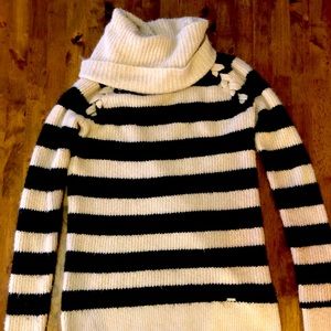 Small women’s Hollister turtleneck  knit sweater